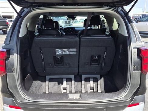 Used 2025 Kia Carnival image 8