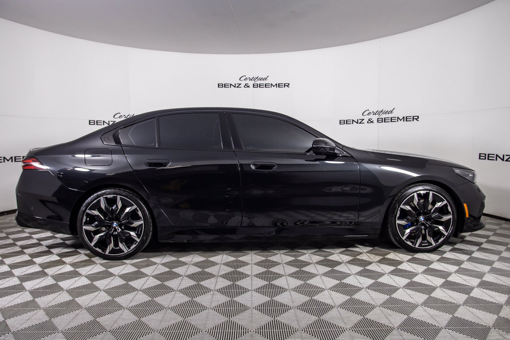Used 2026 BMW i5 eDrive40 w/ M Sport Package RWD image 3