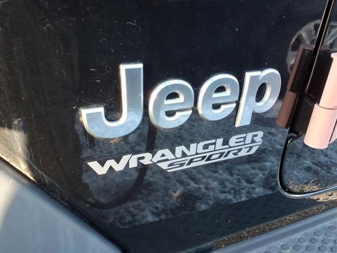 Used 2018 Jeep Wrangler Sport image 10