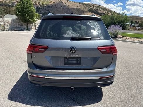 Used 2023 Volkswagen Tiguan SE w/ Panoramic Sunroof Package FWD image 8