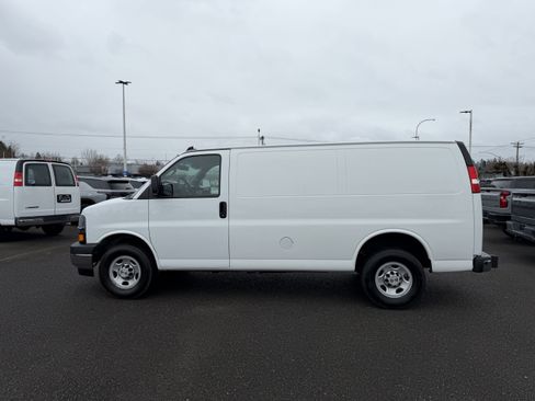 Used 2024 Chevrolet Express 2500 w/ Driver Convenience Package image 2