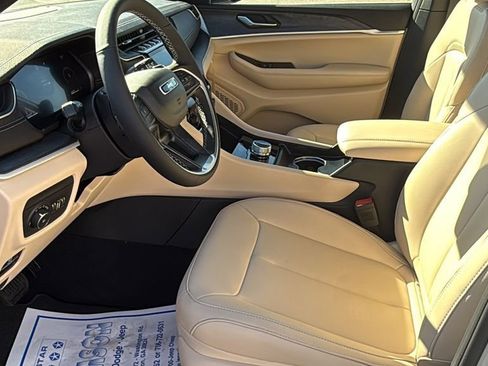 New 2025 Jeep Grand Cherokee Limited image 26