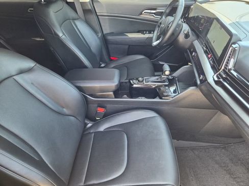 Used 2025 Kia Sportage EX FWD image 11
