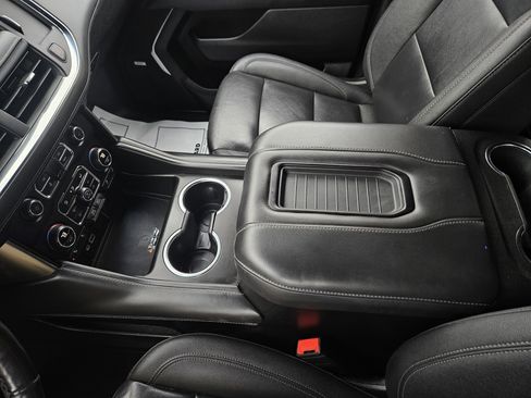 Used 2022 Chevrolet Tahoe Z71 w/ Luxury Package image 25