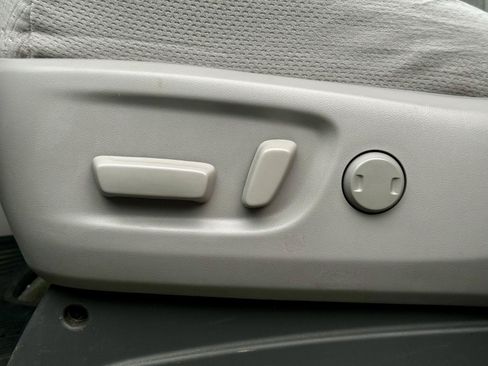 Used 2015 Toyota Sienna LE FWD image 14