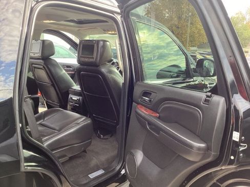 Used 2011 Cadillac Escalade AWD w/ Touring Package image 8