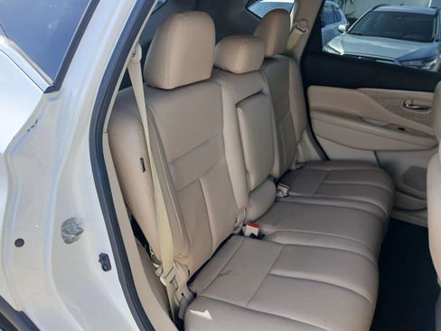 Used 2019 Nissan Murano SV w/ Premium Package FWD image 16