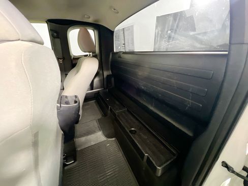 Used 2018 Toyota Tacoma SR image 28