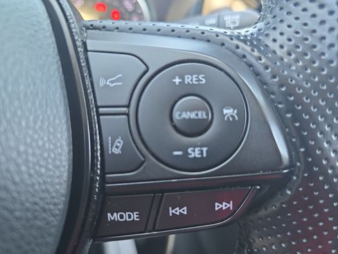 Used 2020 Toyota RAV4 LE AWD/4WD image 16