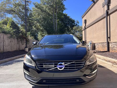 Used 2015 Volvo V60 T5 Platinum image 2