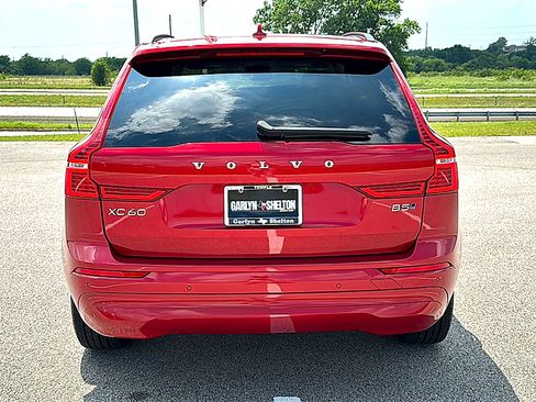 Used 2022 Volvo XC60 B5 Momentum AWD/4WD image 7