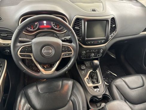 Used 2018 Jeep Cherokee Limited w/ Technology Group AWD/4WD image 25