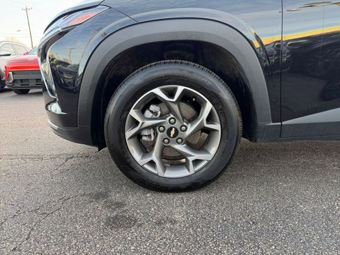 Used 2025 Chevrolet Trax LT image 28