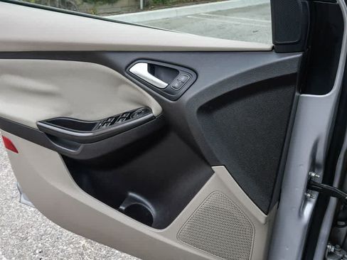 Used 2017 Ford Focus Electric Hatchback FWD image 24