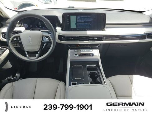 New 2025 Lincoln Aviator AWD image 17