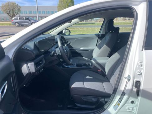 Used 2025 Kia K4 LXS image 25