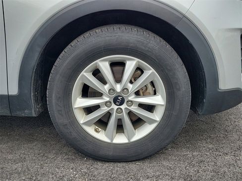 Used 2019 Kia Sorento L image 5