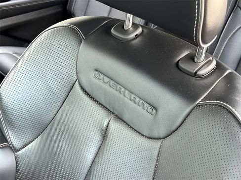 Used 2022 Jeep Grand Cherokee L Overland w/ Luxury Tech Group IV image 39