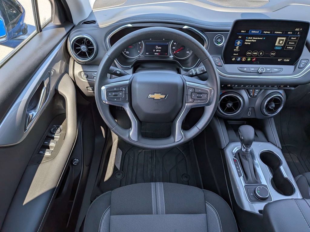 Used 2024 Chevrolet Blazer LT w/ Convenience Package FWD image 17