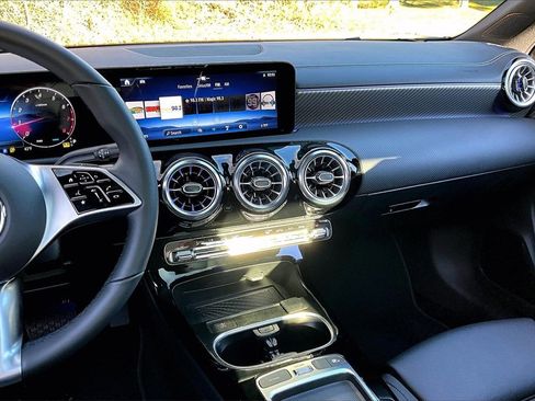 Used 2025 Mercedes-Benz CLA 250 4MATIC image 6