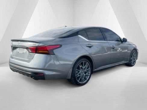 Used 2023 Nissan Altima 2.0 SR FWD image 9