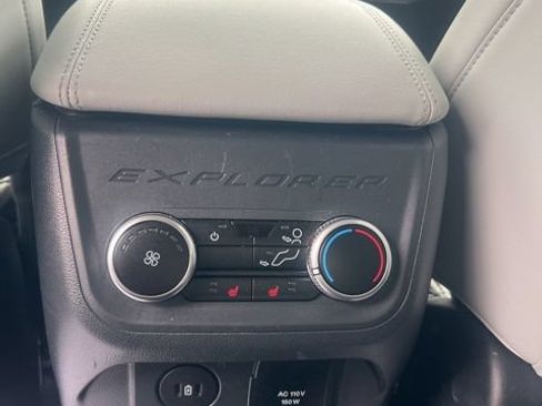 Used 2025 Ford Explorer Platinum w/ LUX Leather Package AWD/4WD image 15