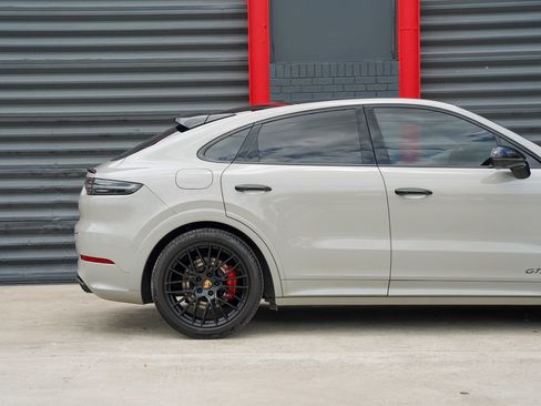 Used 2023 Porsche Cayenne GTS AWD/4WD image 4