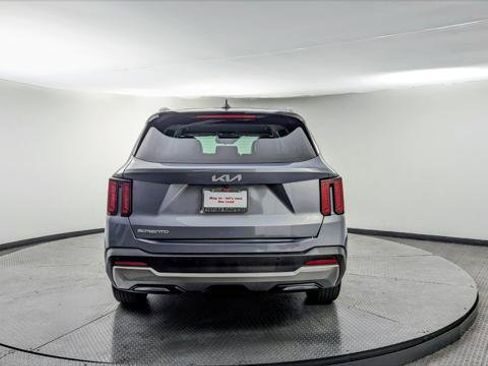 Used 2024 Kia Sorento S image 7