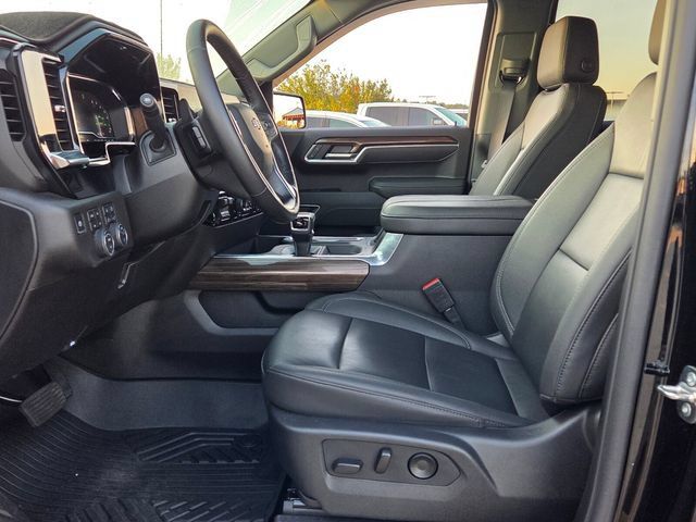 Used 2025 Chevrolet Silverado 1500 RST AWD/4WD image 5