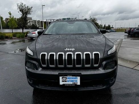 Used 2018 Jeep Cherokee Latitude Plus w/ Comfort/Convenience Group AWD/4WD image 3