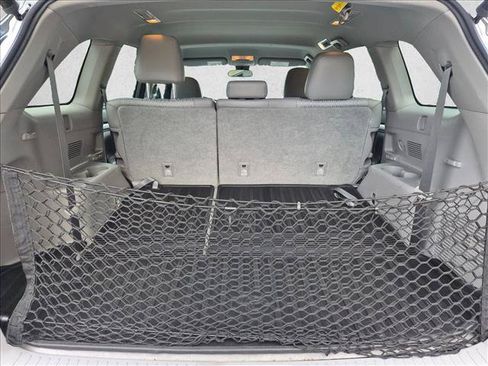 Used 2018 Toyota Highlander Plus FWD image 6