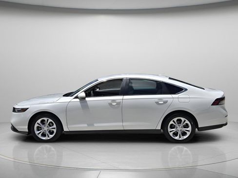 Used 2025 Honda Accord LX image 4