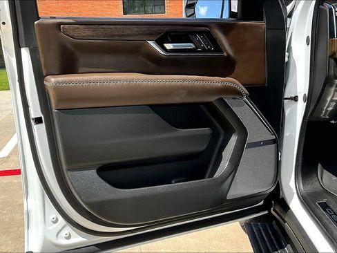 Used 2026 GMC Yukon XL Denali Ultimate w/ LPO, Floor Liner Package AWD/4WD image 25