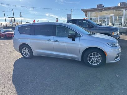 Used 2024 Chrysler Pacifica Touring-L
