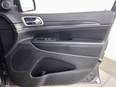 Used 2020 Jeep Grand Cherokee Limited image 24