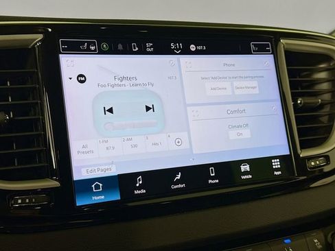 Used 2023 Chrysler Pacifica Touring-L image 14