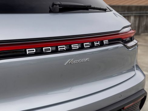 Certified 2026 Porsche Macan AWD/4WD image 22