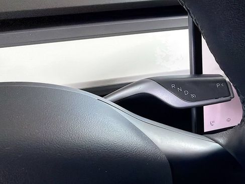 Used 2022 Tesla Model Y Performance AWD/4WD image 17