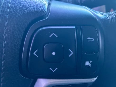 Used 2017 Toyota Highlander SE image 18