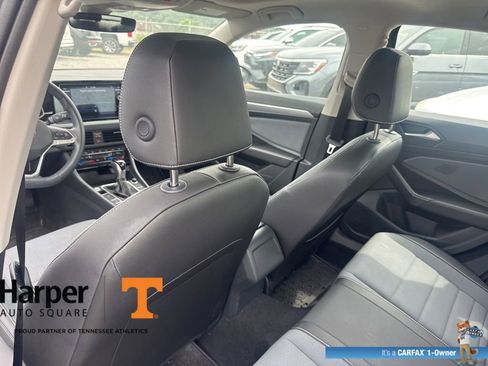 Used 2025 Volkswagen Jetta SE w/ Sunroof Package FWD image 10