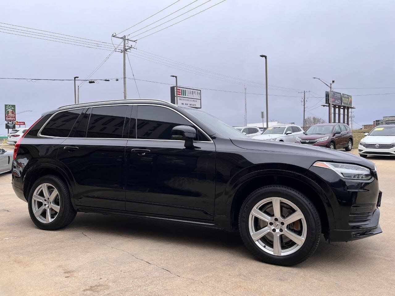 Used 2022 Volvo XC90 T6 Momentum w/ Climate Package AWD/4WD image 6