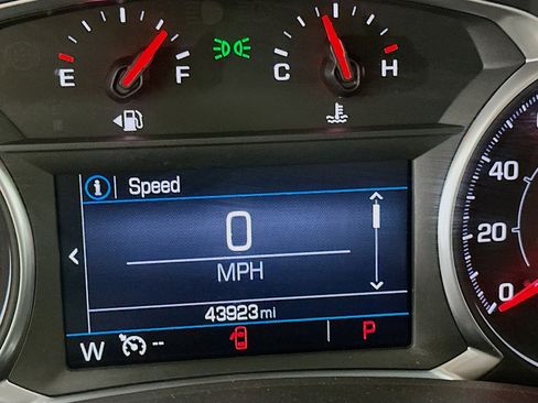 Used 2024 GMC Terrain SLE image 18