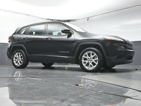 Used 2014 Jeep Cherokee Sport FWD image 29