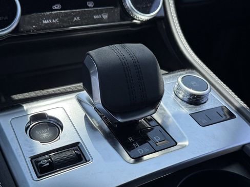 Used 2025 Jaguar F-PACE R-Dynamic S image 19