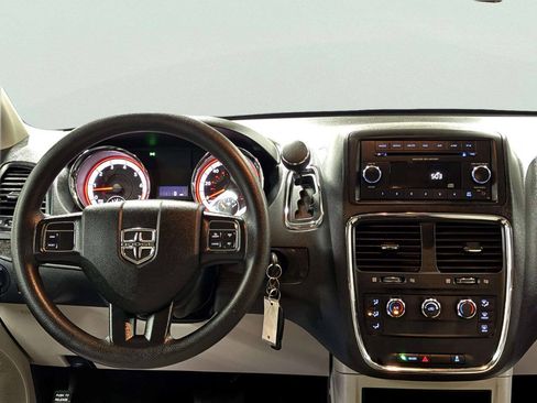 Used 2016 Dodge Grand Caravan American Value Package FWD image 22