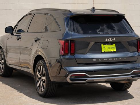 Used 2022 Kia Sorento S w/ Panoramic Sunroof Package FWD image 48