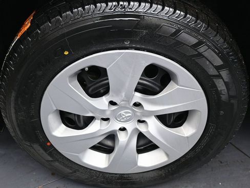 Used 2024 Toyota RAV4 LE image 39