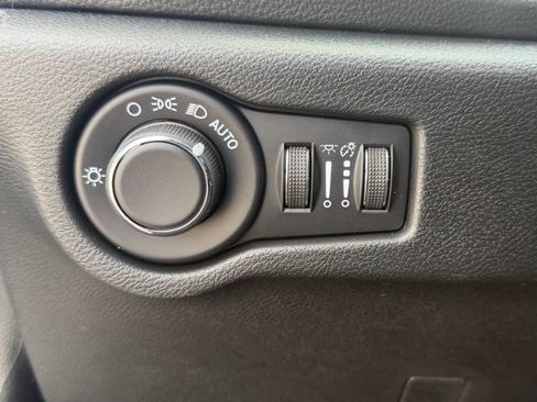 New 2027 Chrysler Pacifica Select FWD image 28