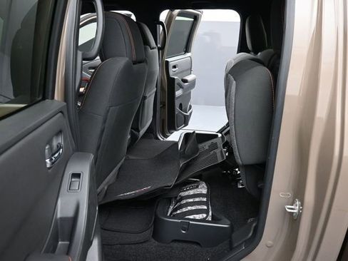 Used 2023 Nissan Frontier PRO-4X w/ Pro Convenience Package AWD/4WD image 9
