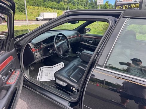 Used 1998 Cadillac De Ville FWD image 10